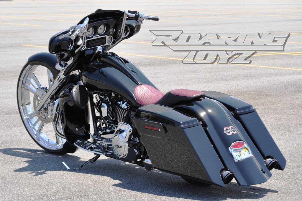 harley_custom_streetglide_bagger_stretched_rear_fender_tank_saddelbags_ape_hangers_stereo.jpg