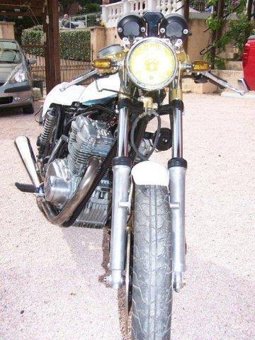 Même le phare marche déjà, comme ça je pourrais sortir le soir !!!