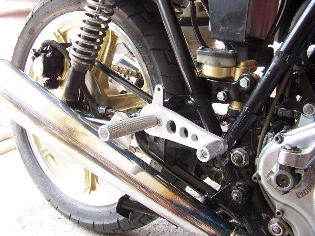 J'ai fait plusieurs trous dans la plaque comme ça on peut régler à la taille !!!