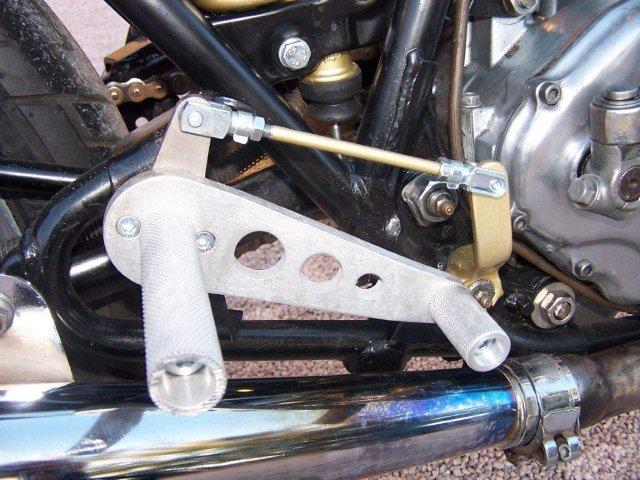 Le moteur a déjà fait des essais soutenus les pots commencent à bleuir