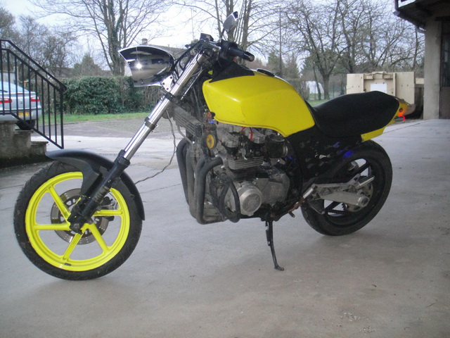 et ma dernière acquisition une réplique de phare harley...